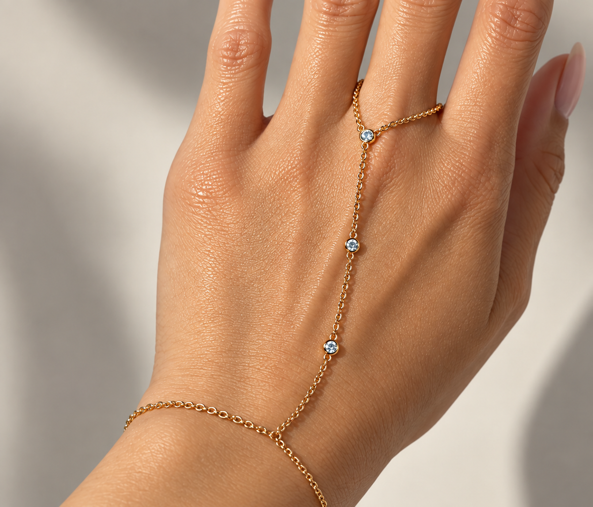 Lumé Hand Chain